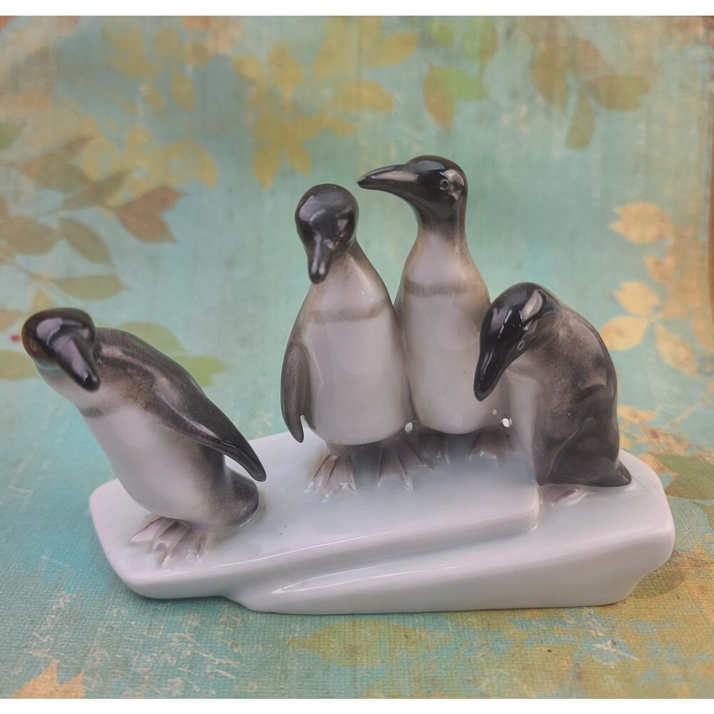 Herend Penguin Group On Ice Multicoloured Figurine #5175